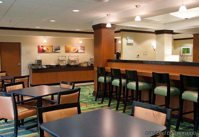 Fairfield Inn&Suites Bedford Restaurant foto